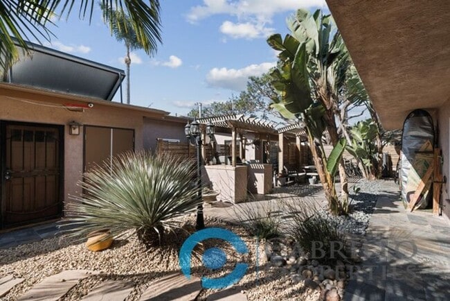 Building Photo - 2110 Bacon St