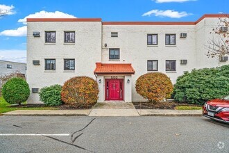 Building Photo - 500 Fellsview Terrace