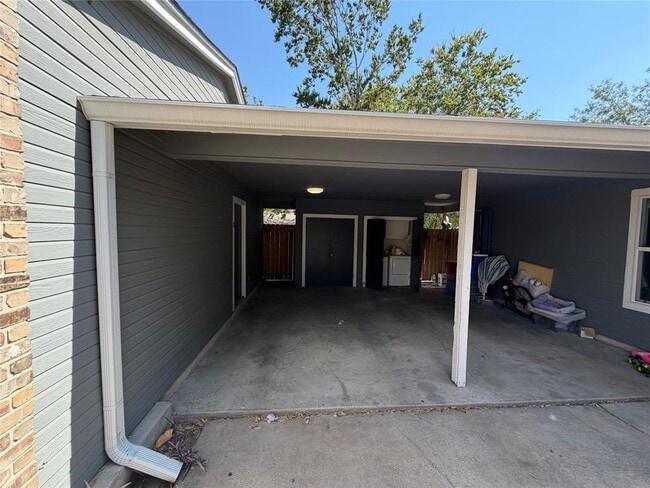 Building Photo - 5808 Cherry Park