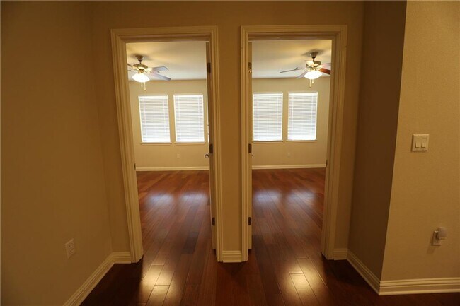 Building Photo - 13800 Lyndhurst St