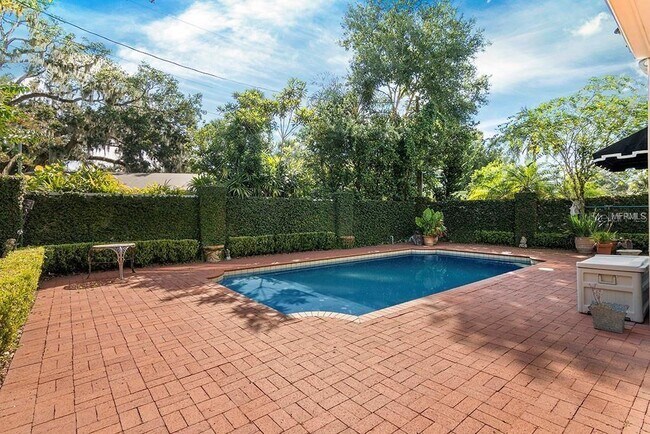 Building Photo - 1119 Belleaire Cir