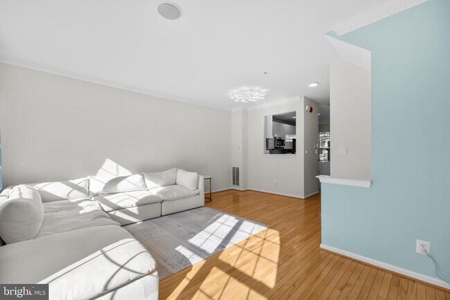 Building Photo - 381 Livermore Ln