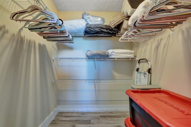 Building Photo - 3051 NE 48th St