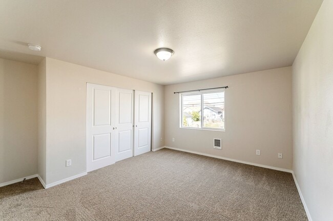 Building Photo - MOVE-IN SPECIAL! $500 plus Security Deposi...