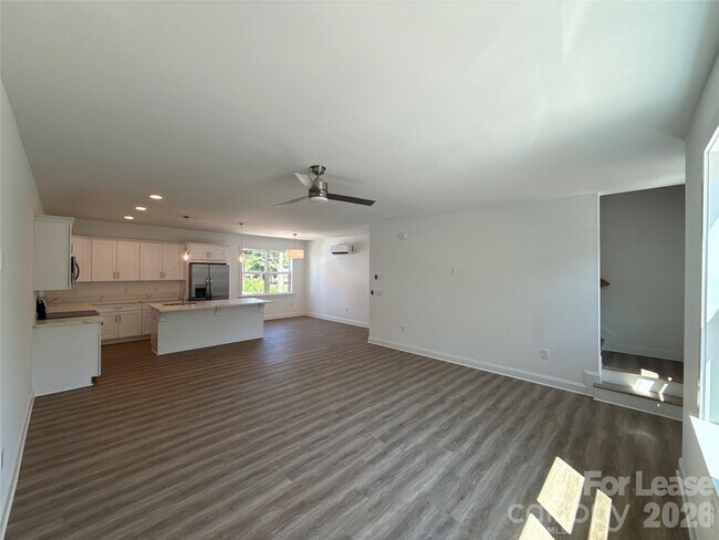 Building Photo - 2100 Bombay Wy