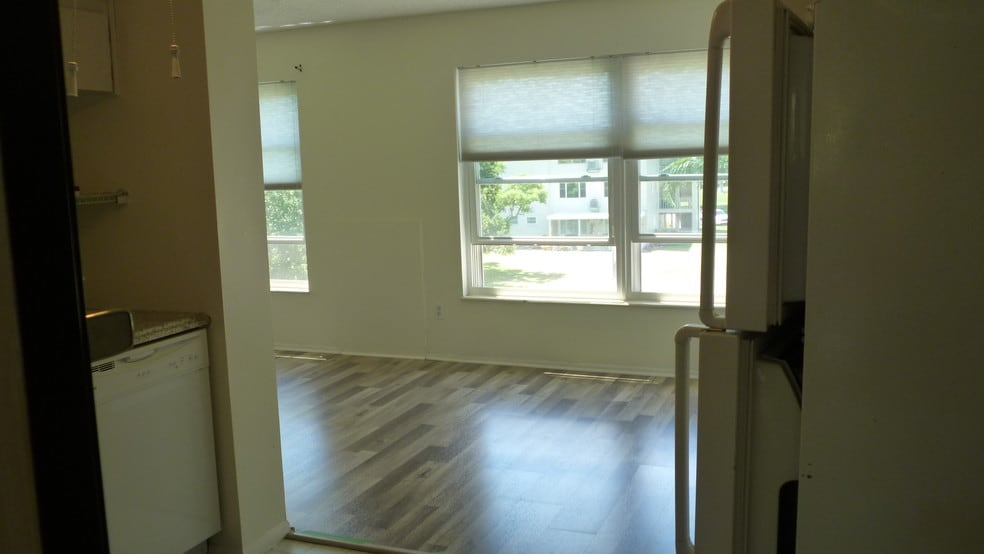 Building Photo - 2402 Ecuadorian Way