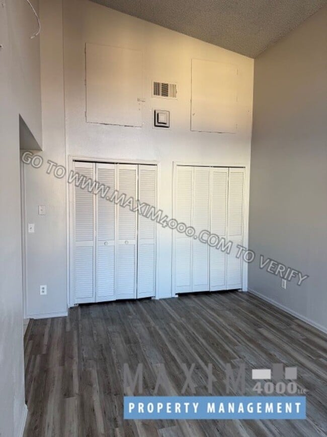 Building Photo - 559 N Sparn St