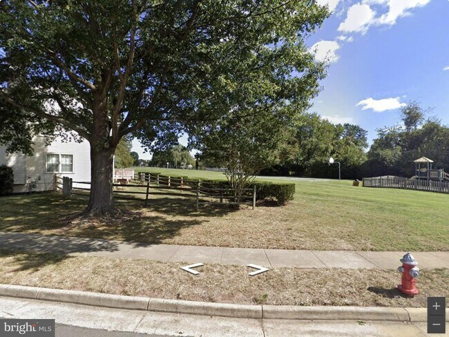 Building Photo - 5511 Village Center Dr