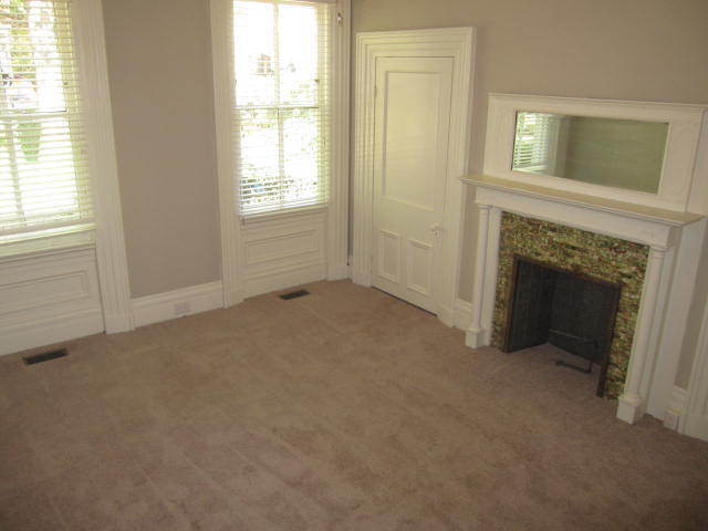 Building Photo - Greendale