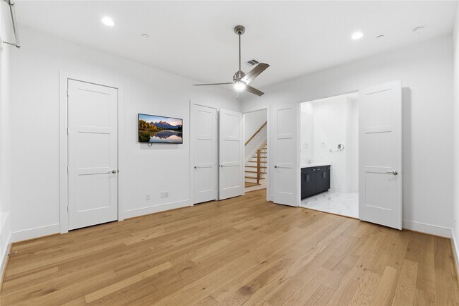 Building Photo - 2412 Canal St