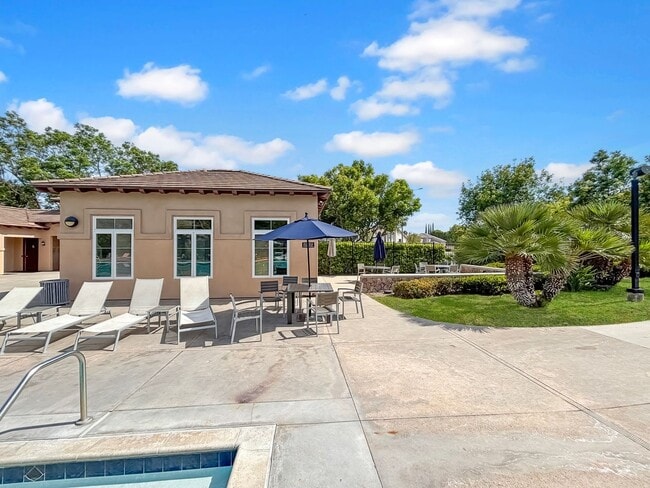 Building Photo - Beautiful 5BD/3BA House in Otay Ranch W/ W...