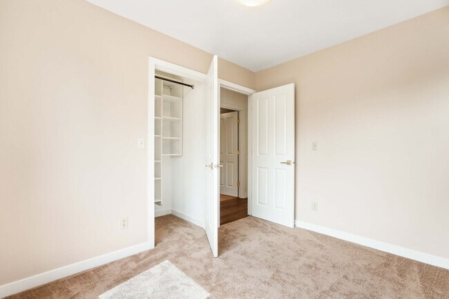 Building Photo - Beautiful Renovated Four Bedroom House for...