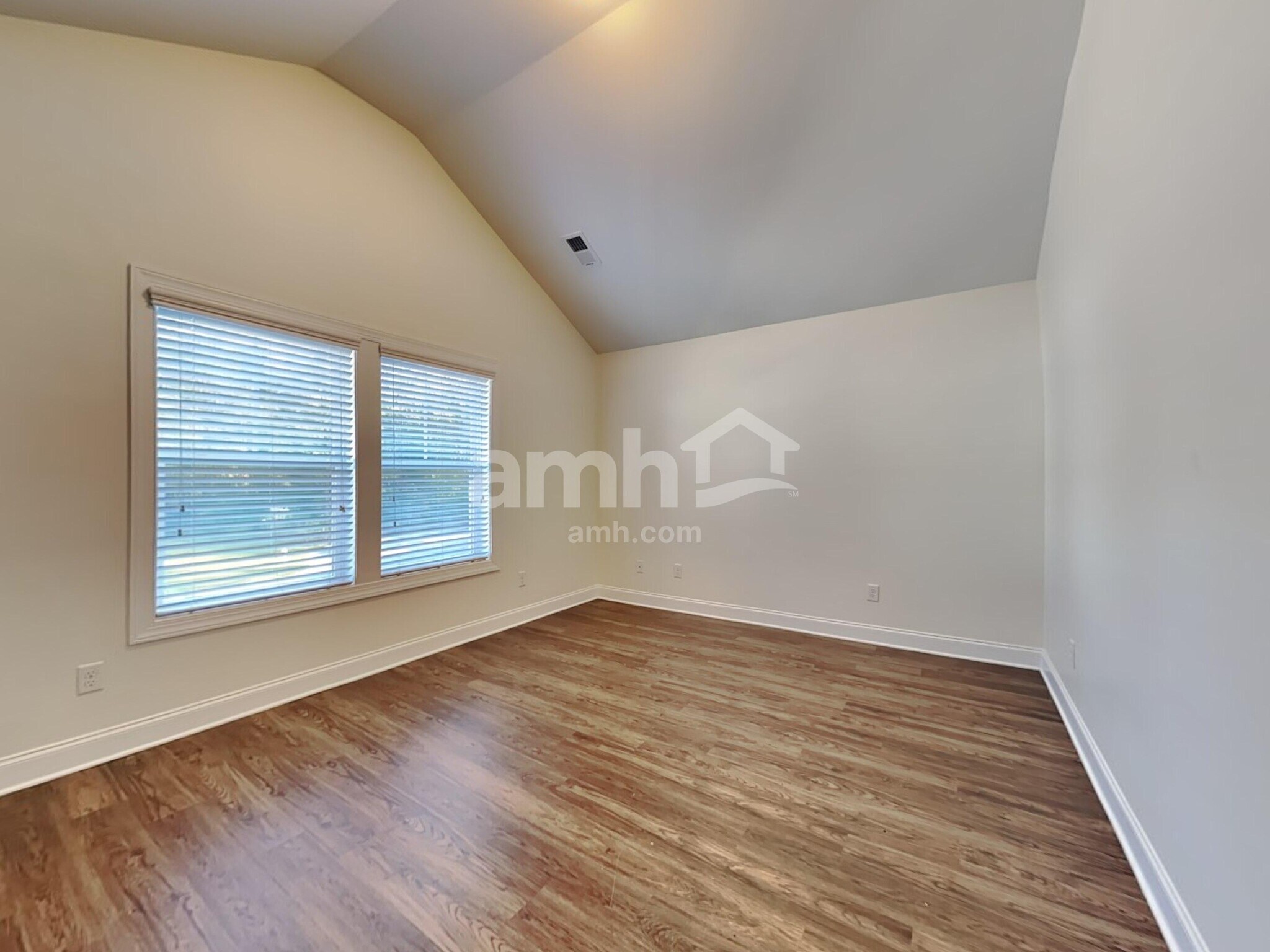 Building Photo - 110 Doral Blue Dr