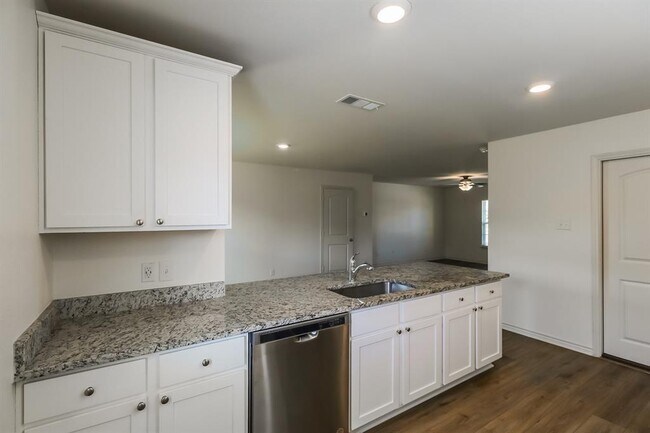 Building Photo - 200 Cres Park Dr