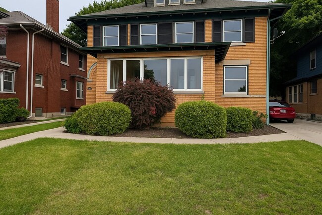 Building Photo - 69 Parkside Ave
