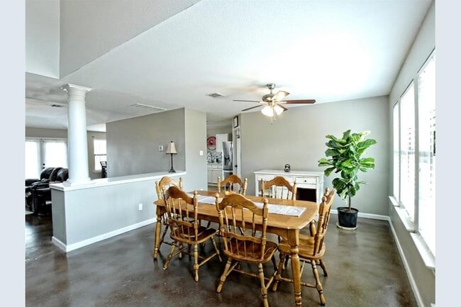 dining - 102 N Prairie Ln