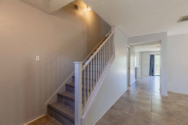 Building Photo - 8423 Parry Path