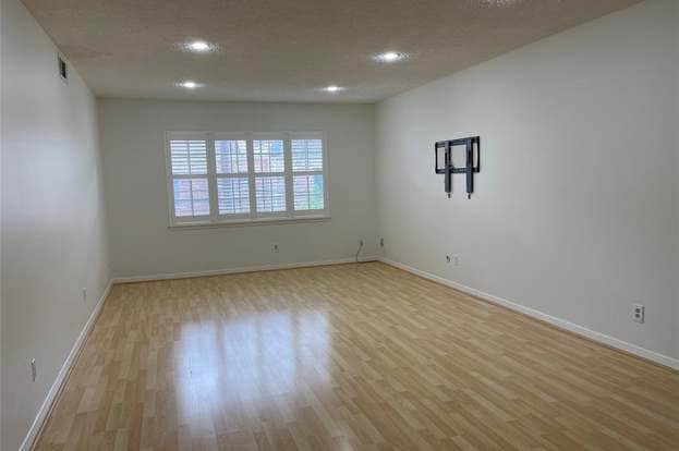 Building Photo - 2700 Bellefontaine-