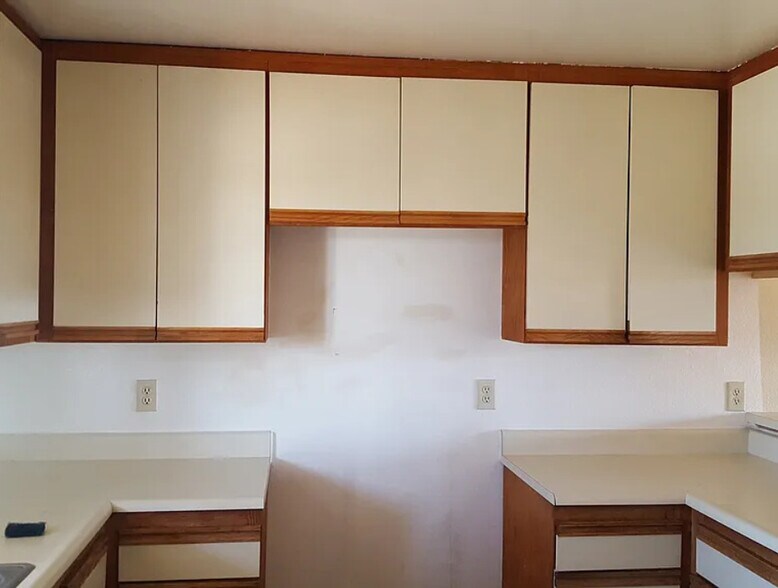 kitchen - 1026 Saint Louis Ave