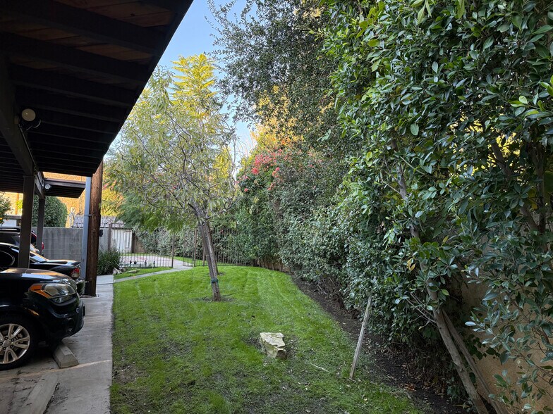 Building Photo - 4524 Tujunga Ave