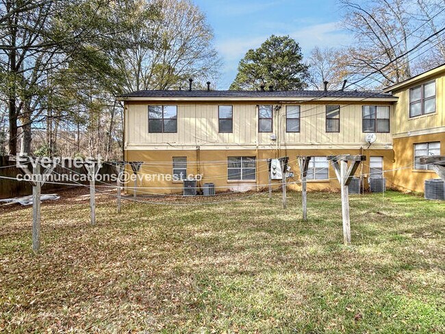 Building Photo - 437 Annie St