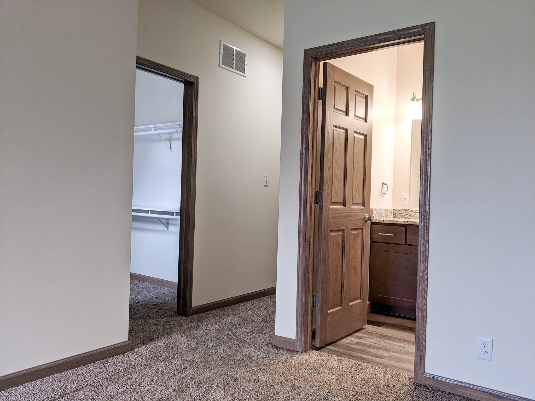 Building Photo - 612 Commercial Dr