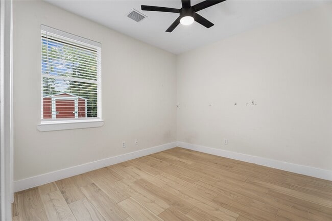 Building Photo - 23742 River Pl Dr