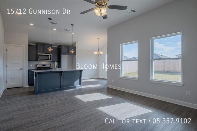Building Photo - 15712 Gunnison Dr