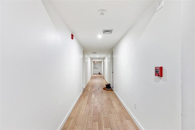 Building Photo - 71 Richmond St