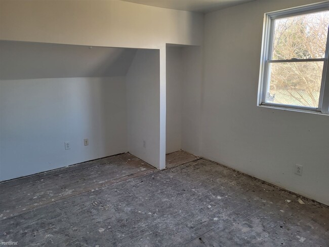 Building Photo - 3 br, 1.5 bath House - 332 North French St...