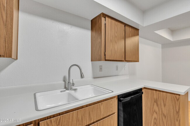 Building Photo - 4444 E Paradise Village Pkwy N