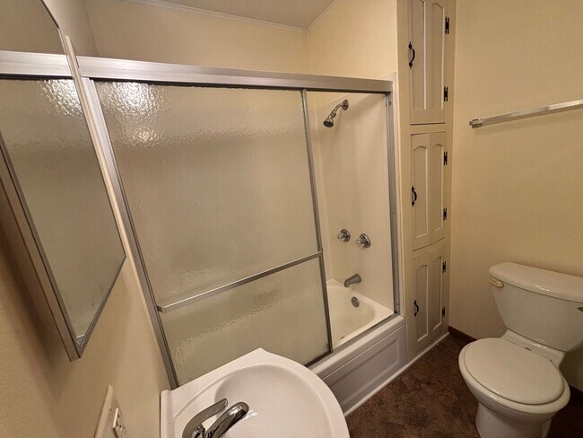 Building Photo - 317-319 18th Ave Moline, IL