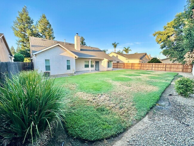 Building Photo - North Clovis 3/2 Near Buchanan Education C...