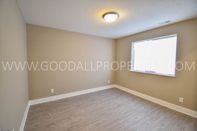 Building Photo - 4 Bedroom 3 Bathroom Ranch with a Finished Basement in Waukee