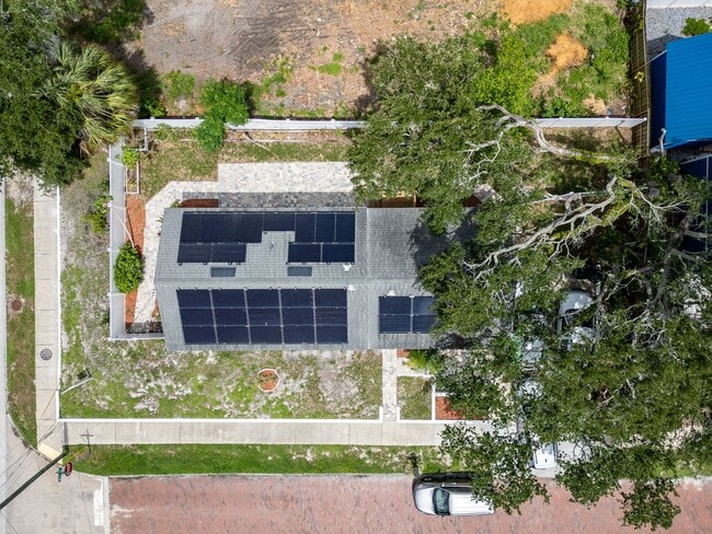 Building Photo - Charming 3BD/2BTH Home with Private Backyard in the Heart of Safety Harbor