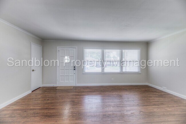Building Photo - For Lease | $1300 Rent | Available Now!