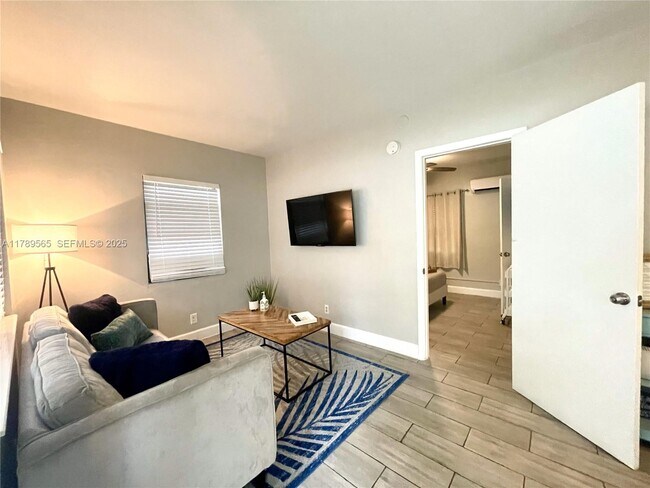 Building Photo - 820 S Federal Hwy