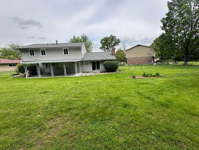 Building Photo - Fantastic Location!  Single-family house close to Upper Arlington and Riverside Hospital