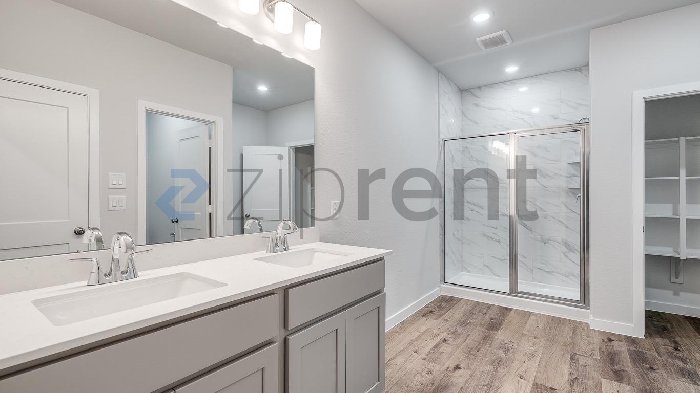 Building Photo - 27327 Blue Pool Dr