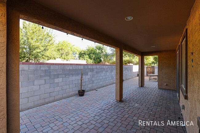 Building Photo - 4730 E Tierra Buena Ln