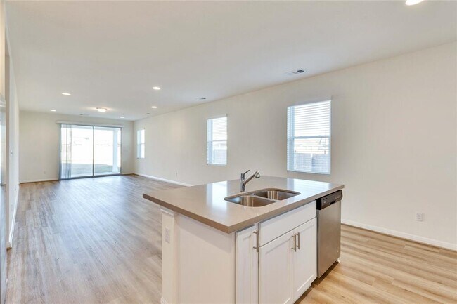 Building Photo - 200 Cold Spg Lp