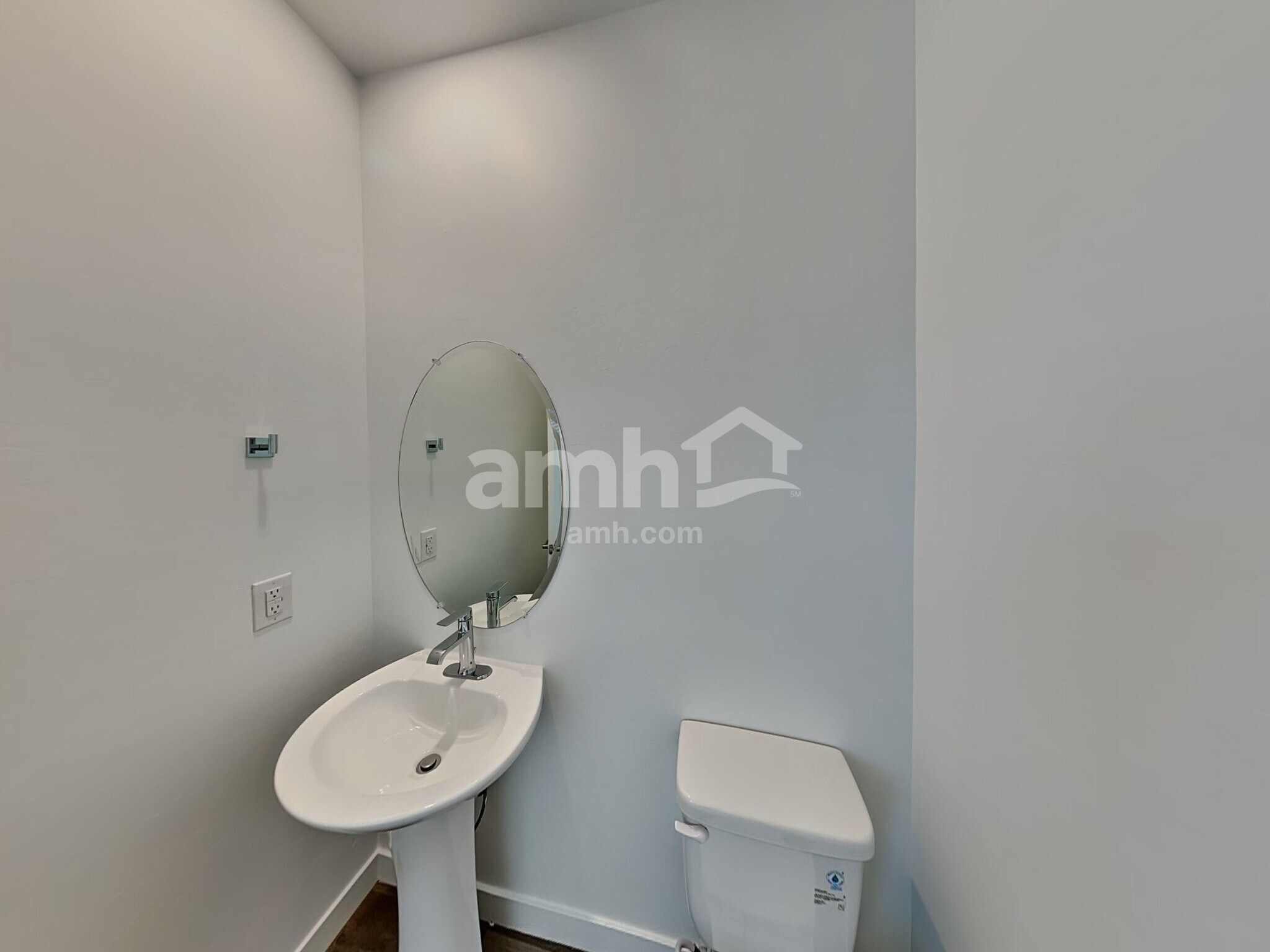 Building Photo - 9665 N Avenida Lucena