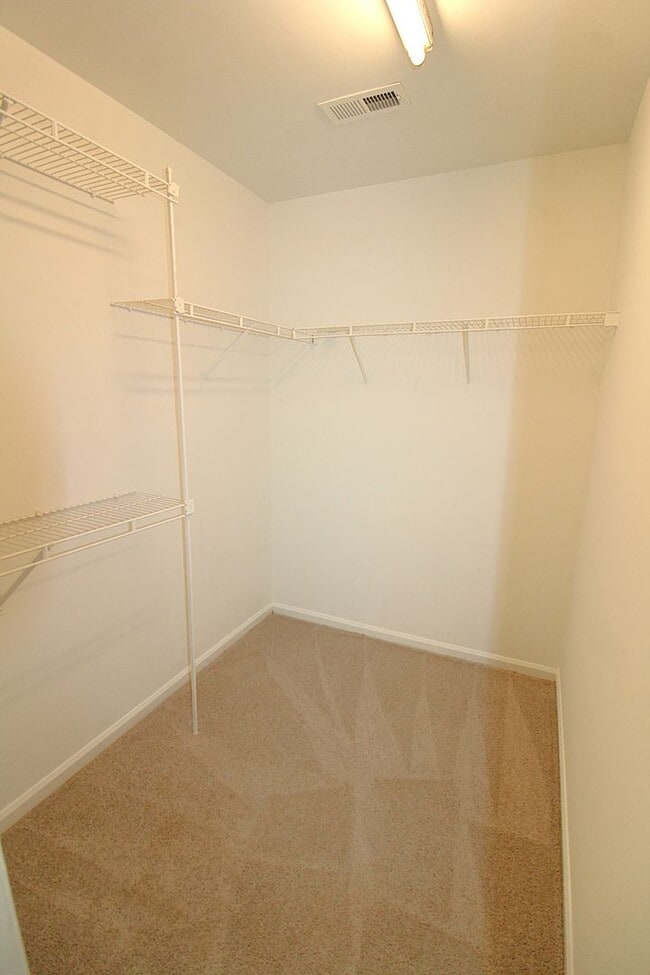 Building Photo - Updated 3-Bedroom Home in Silverstone Neighborhood – Move-In Ready!