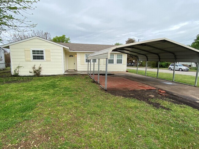 Primary Photo - 404 S 200th E Ave
