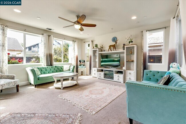 Building Photo - 582 Mandevilla Dr