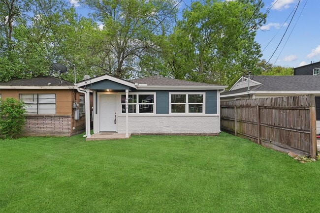 Building Photo - 4630 Clover St