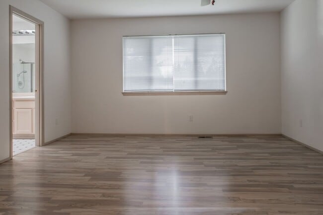 Building Photo - Beautiful home in private cul-de-sac on Gl...