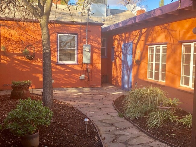 Building Photo - Tahoe Park Cutie! - JUST REDUCED