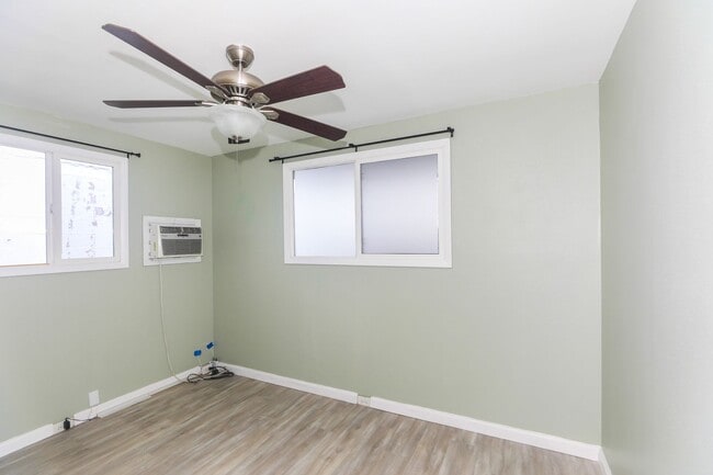 Building Photo - 2 Bedroom, 1 Bathroom, 2 Parking Home with Solar Panels + A/C!