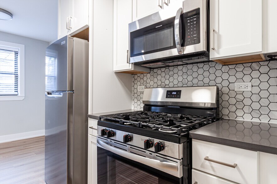 Building Photo - 520 W Aldine Ave